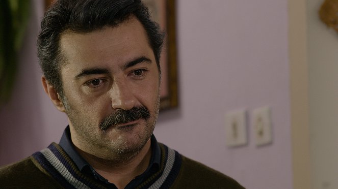 Bir Aile Hikayesi - Yolculuk... - De la película - Celil Nalçakan