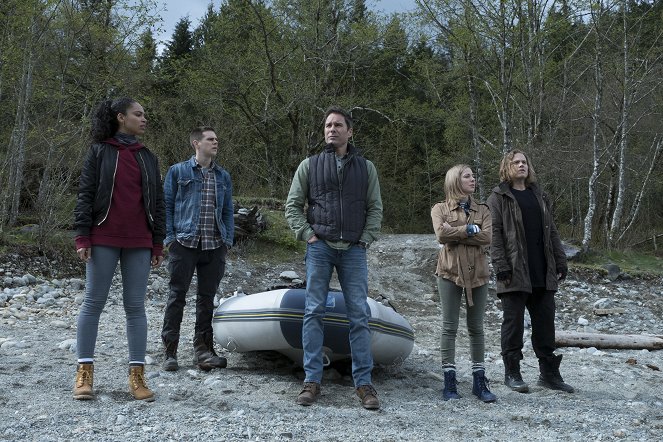 Travelers - Season 2 - 17 Minutes - Photos