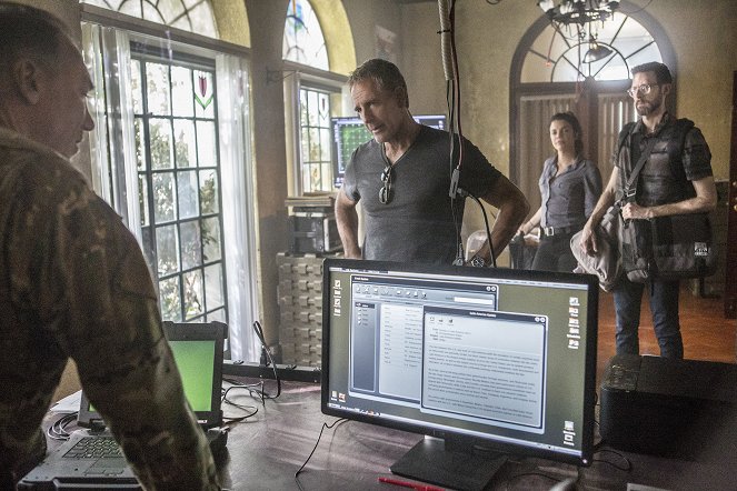 Agenci NCIS: Nowy Orlean - Welcome to the Jungle - Z filmu - Scott Bakula, Vanessa Ferlito, Rob Kerkovich