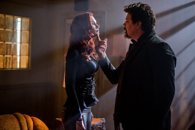 Van Helsing - Season 1 - Última vez - Do filme - Laura Mennell, Paul Johansson