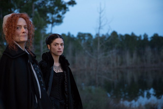 Salem - The Red Rose and the Briar - Van film - Janet Montgomery