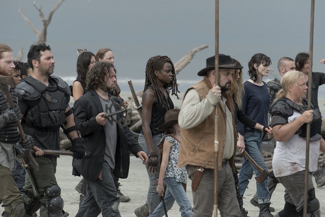 Walking Dead - Lines We Cross - Kuvat elokuvasta - Dan Fogler, Danai Gurira