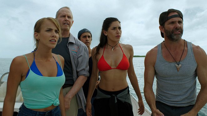 El ataque del tiburón de cinco cabezas - De la película - Lindsay Sawyer, Nikki Howard, Chris Bruno