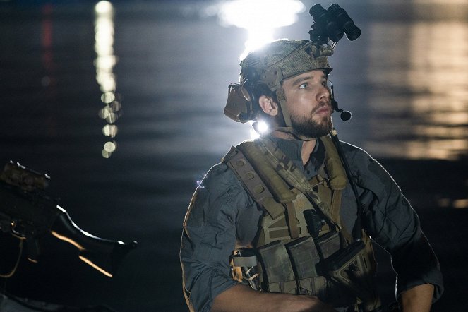 SEAL Team - Season 3 - The Strength of the Wolf - Del rodaje - Max Thieriot