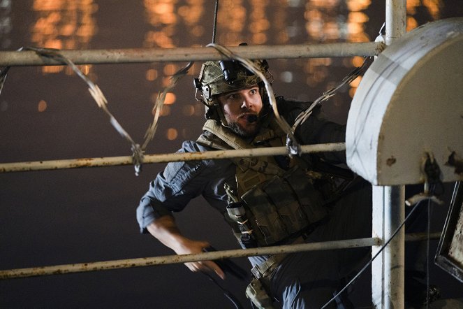 SEAL Team - Season 3 - Die Stärke des Wolfes - Dreharbeiten - Max Thieriot