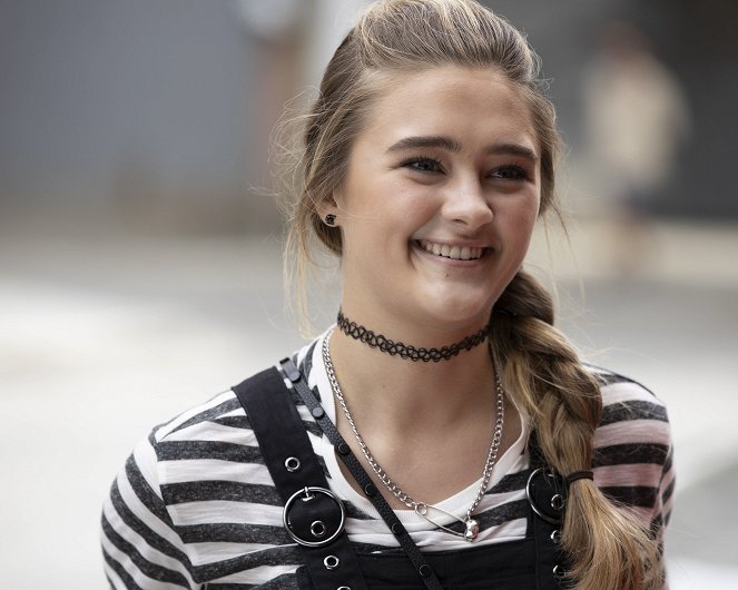 A Million Little Things - Unleashed - Do filme - Lizzy Greene