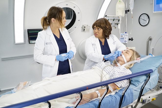 Grey's Anatomy - Breathe Again - Van film - Camilla Luddington, Chandra Wilson, Rachel Bay Jones