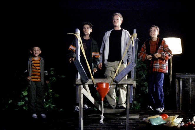 Malcolm in the Middle - Season 2 - Halloween Approximately - Photos