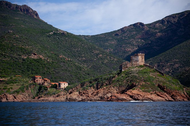 Corsica: Mountains in the Sea - Kuvat elokuvasta