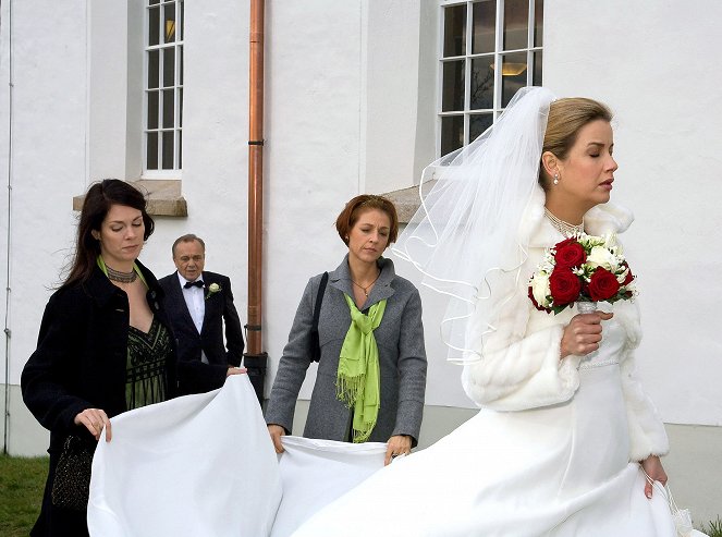 In aller Freundschaft - Season 12 - Sarahs Hochzeit - Kuvat elokuvasta