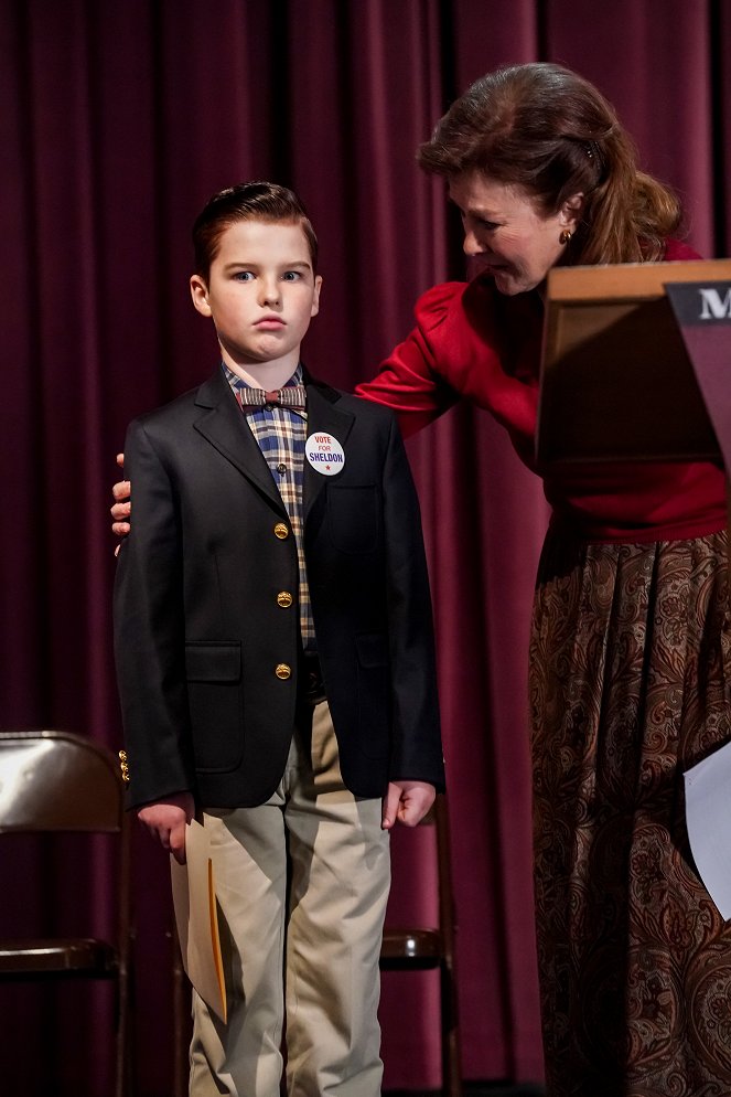Young Sheldon - A Political Campaign and a Candy Land Cheater - Photos