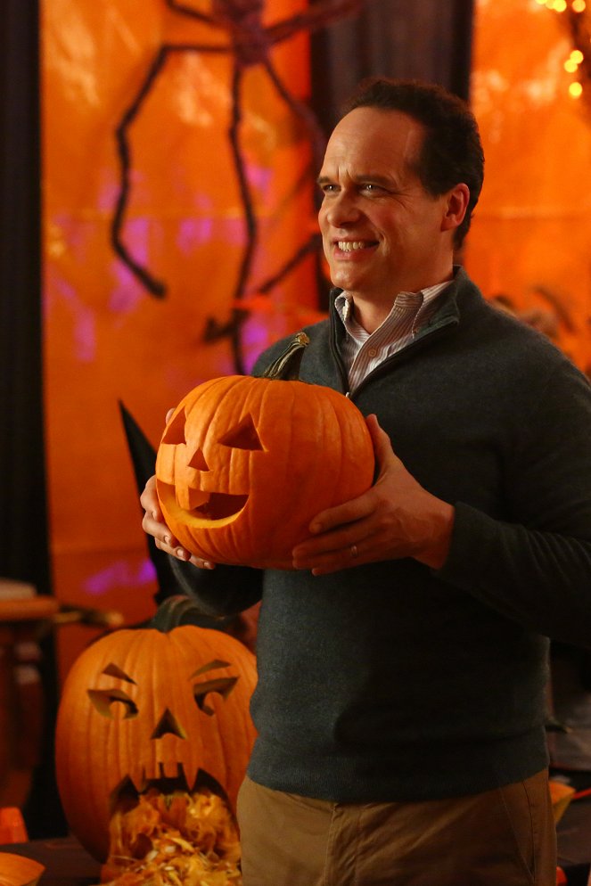 American Housewife - The Maze - Photos - Diedrich Bader