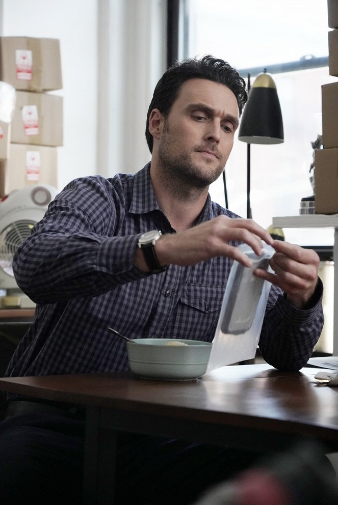 Emergence - No Outlet - Do filme - Owain Yeoman