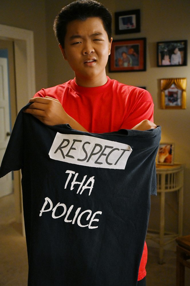 Fresh Off the Boat - S'Mothered - Van de set - Hudson Yang