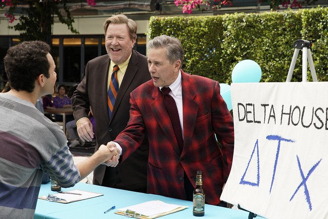 The Goldbergs - Season 7 - Animal House - Photos - James Widdoes, Tim Matheson