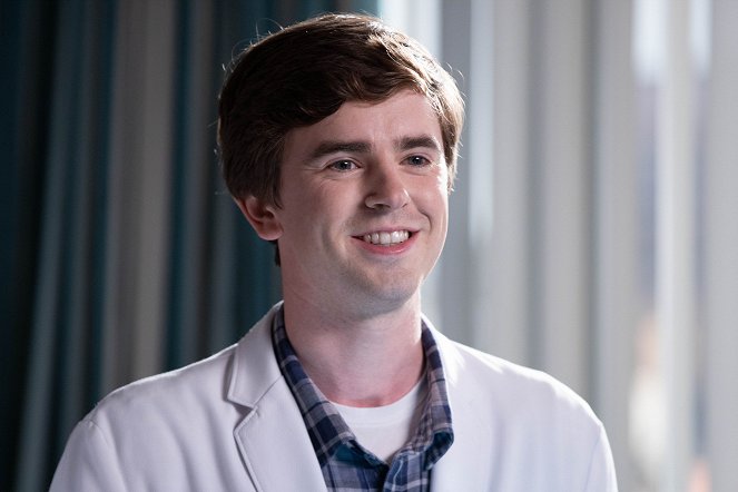 The Good Doctor - Season 3 - First Case, Second Base - Photos - Freddie Highmore