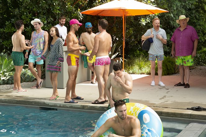 Modern Family - Pool Party - Photos - Aubrey Anderson-Emmons, Jesse Tyler Ferguson, Eric Stonestreet