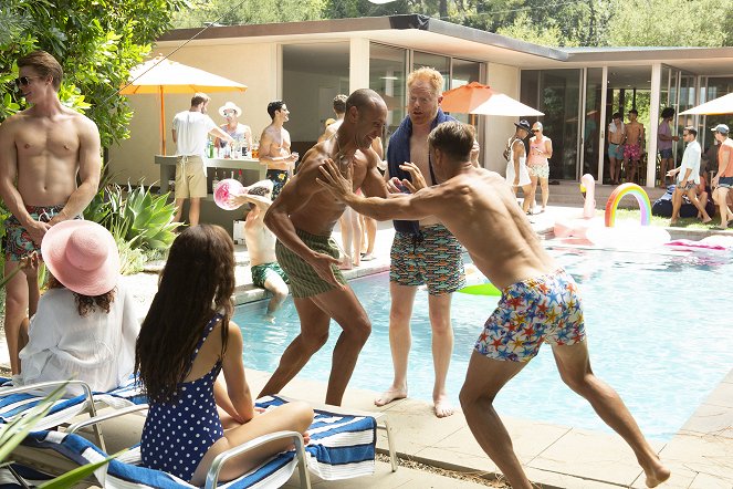 Współczesna rodzina - Impreza nad basenem - Z filmu - Jesse Tyler Ferguson