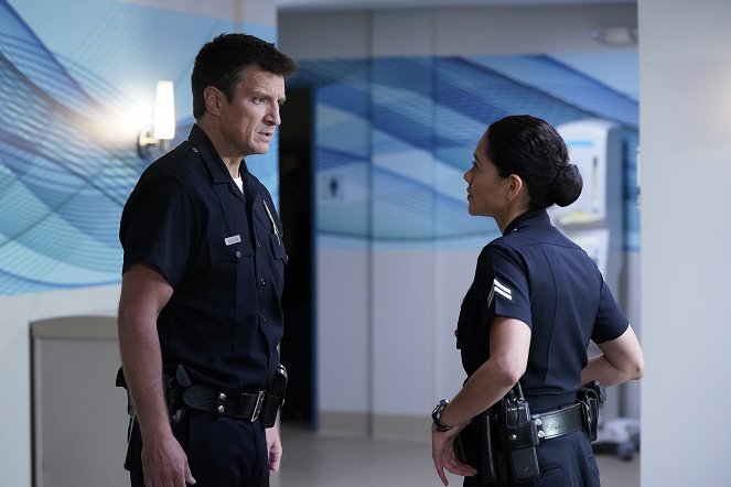 The Rookie - Season 2 - The Bet - Photos - Nathan Fillion, Alyssa Diaz