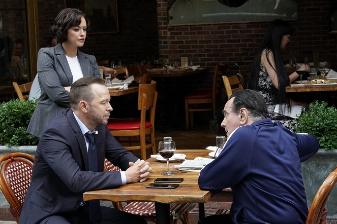 Blue Bloods - Crime Scene New York - Naughty or Nice - Photos - Donnie Wahlberg