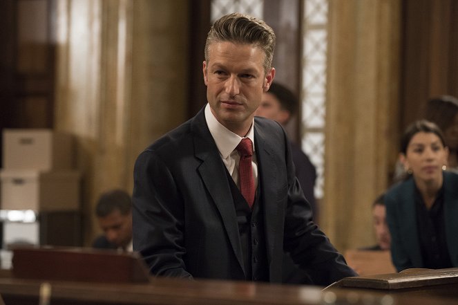 Law & Order: Special Victims Unit - At Midnight in Manhattan - Photos - Peter Scanavino