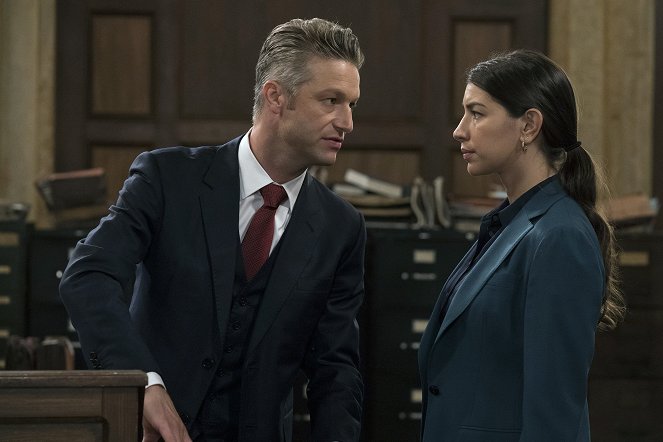 Law & Order: Special Victims Unit - Season 21 - At Midnight in Manhattan - Photos - Peter Scanavino, Jamie Gray Hyder