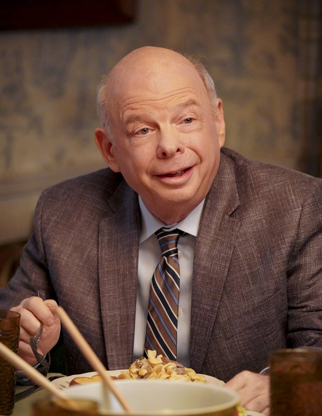 Young Sheldon - A Pineapple and the Bosom of Male Friendship - Van film - Wallace Shawn
