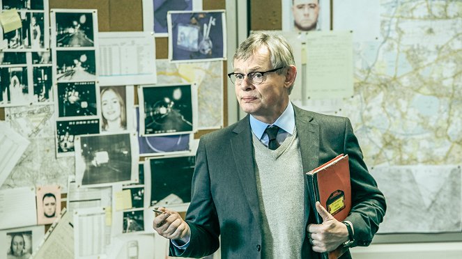 Manhunt - Season 1 - Photos - Martin Clunes