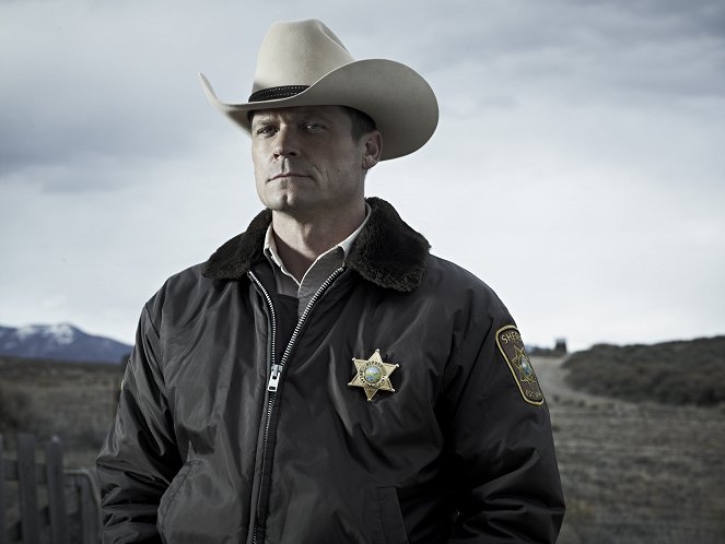 Drsný šerif - Season 2 - Promo - Bailey Chase