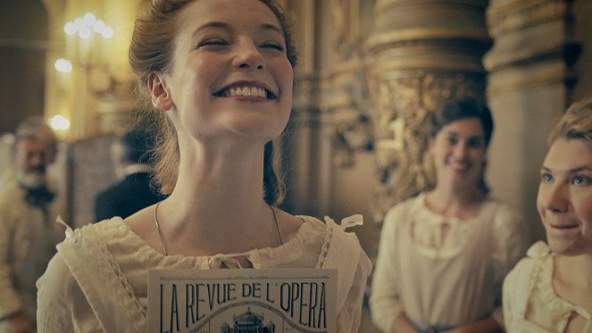Find Me in Paris - L'Heure de la revanche - Van film - Hannah Dodd, Audrey Hall