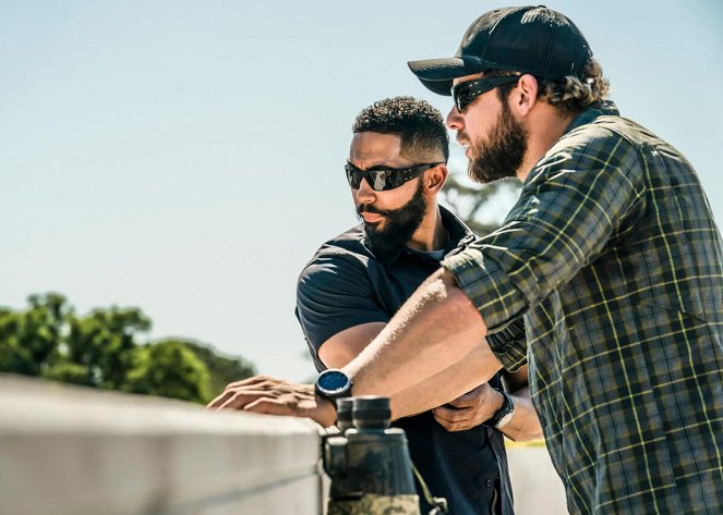 SEAL Team - All Along the Watchtower: Part 1 - Van film - Neil Brown Jr., Max Thieriot