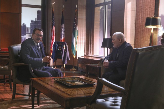 Blue Bloods - Crime Scene New York - Brushed Off - Photos - Tom Selleck, Stacy Keach