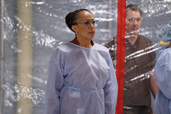 Chicago Med - Infection, Part II - Photos - S. Epatha Merkerson