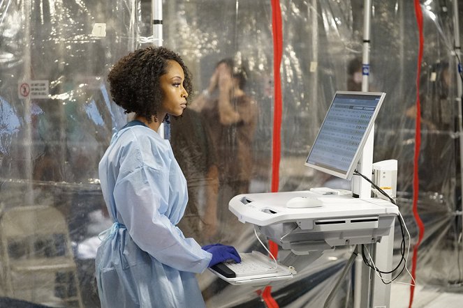 Chicago Med - Infection, Part II - Photos - Yaya DaCosta