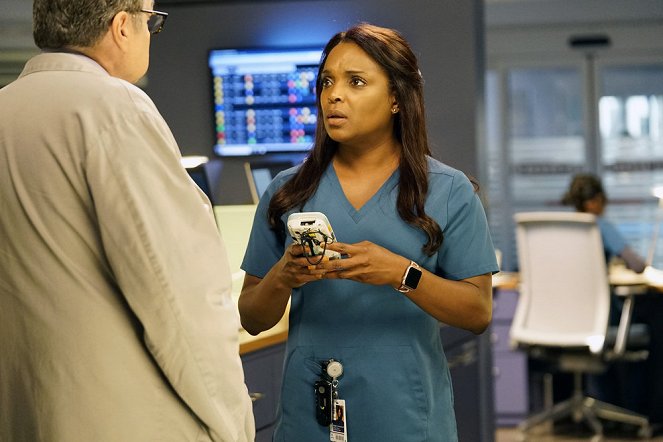 Chicago Med - It's All in the Family - Photos - Marlyne Barrett