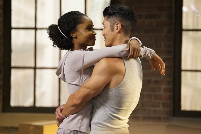 Chicago Med - It's All in the Family - Photos - Yaya DaCosta, Brian Tee