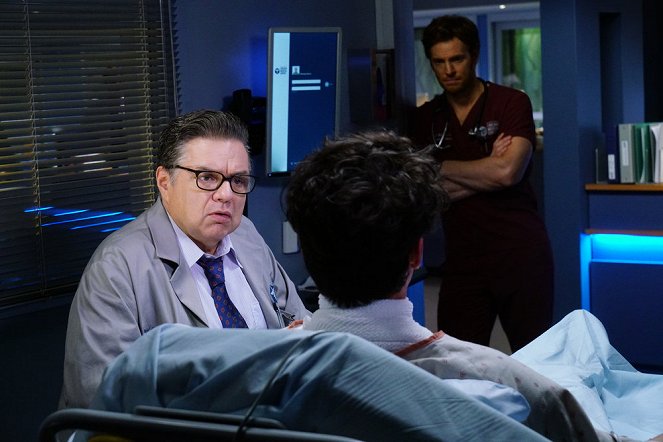 Chicago Med - Season 5 - Who Knows What Tomorrow Brings - Photos - Oliver Platt