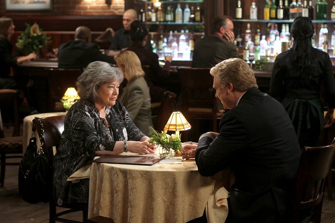 Harry's Law - Season 1 - With Friends Like These... - Photos - Kathy Bates