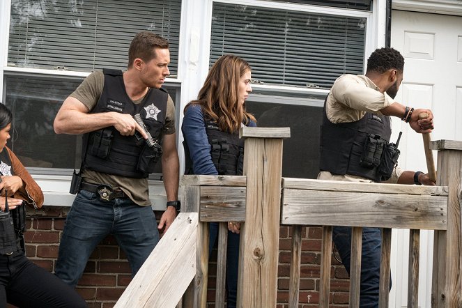 Polícia Chicago - Season 7 - False Positive - Z filmu - Jesse Lee Soffer, Marina Squerciati
