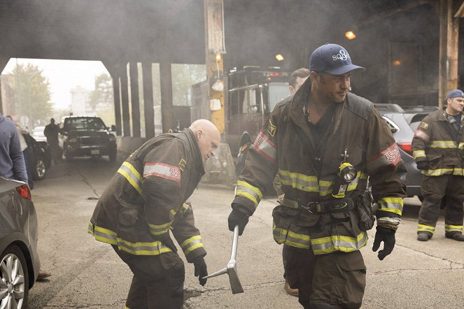 Chicago Fire - Buckle Up - Film - Taylor Kinney