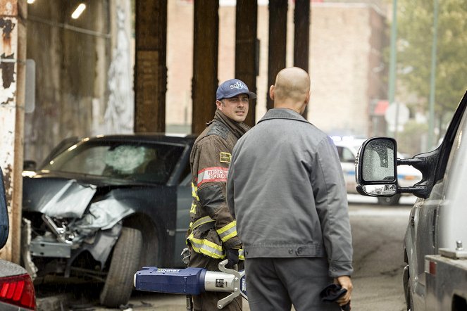 Chicago Fire - Buckle Up - Film - Taylor Kinney