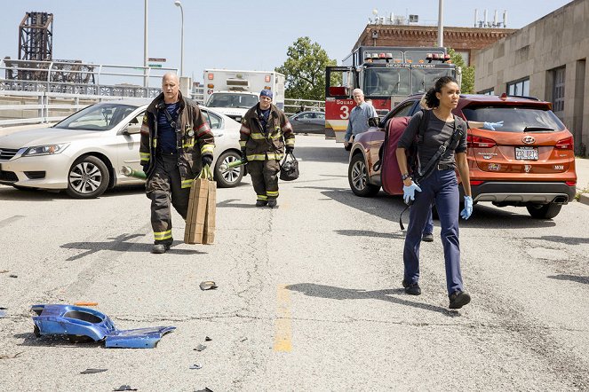 Chicago Fire - Season 8 - Připoutejte se - Z filmu - Annie Ilonzeh