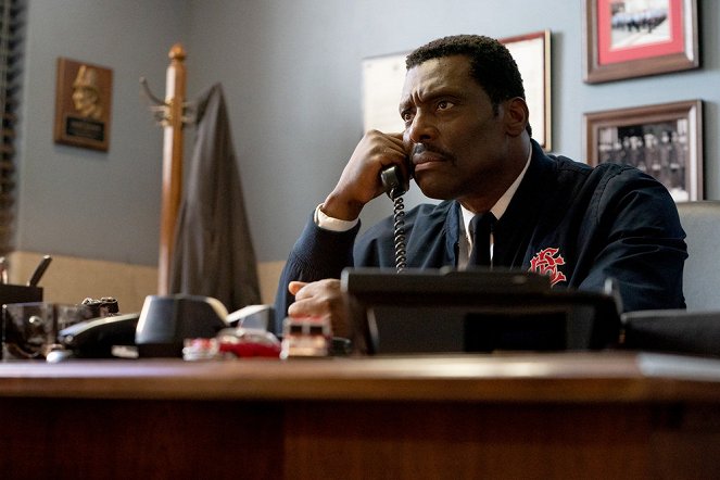 Chicago Fire - What Went Wrong - Photos - Eamonn Walker