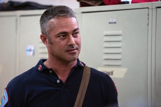 Chicago Fire - What Went Wrong - Van film - Taylor Kinney