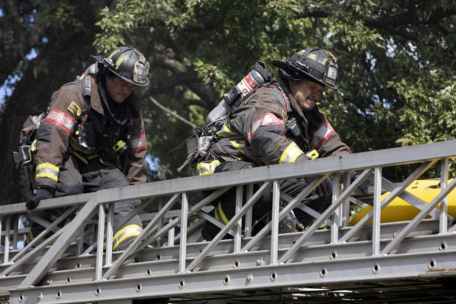 Chicago Fire - What Went Wrong - Photos - Taylor Kinney, Joe Minoso