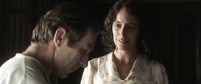 La trinchera infinita - Z filmu - Antonio de la Torre, Belén Cuesta