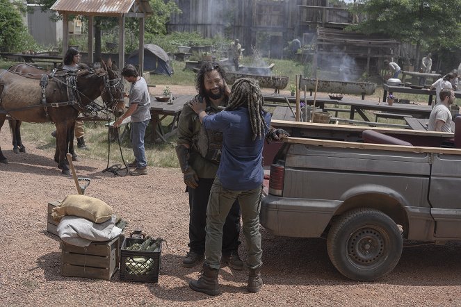 The Walking Dead - Hallgattasd el a suttogókat - Filmfotók - Cooper Andrews