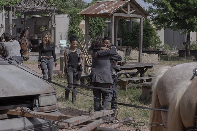 The Walking Dead - Acabe com os sussurradores - Do filme - Nadia Hilker, Lauren Ridloff, Angel Theory