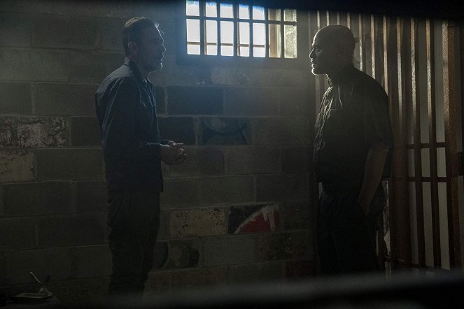 The Walking Dead - Lines We Cross - Van film - Jeffrey Dean Morgan, Seth Gilliam