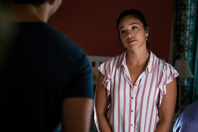 Jane the Virgin - Chapter Eighty-Two - Photos - Gina Rodriguez